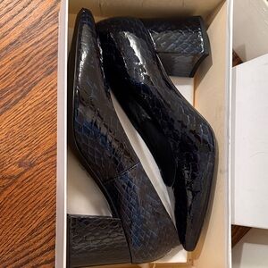 Women's AGL Modern Block Heel Pump  Sz 9.5 Navy Python